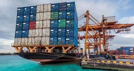 新加坡国际海运业：地理优势与政府支持